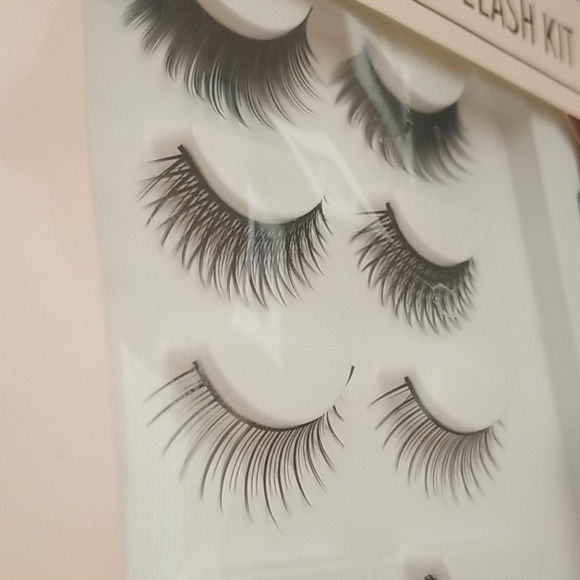 Eyelash Extensions Kit - Picture 3 of 4